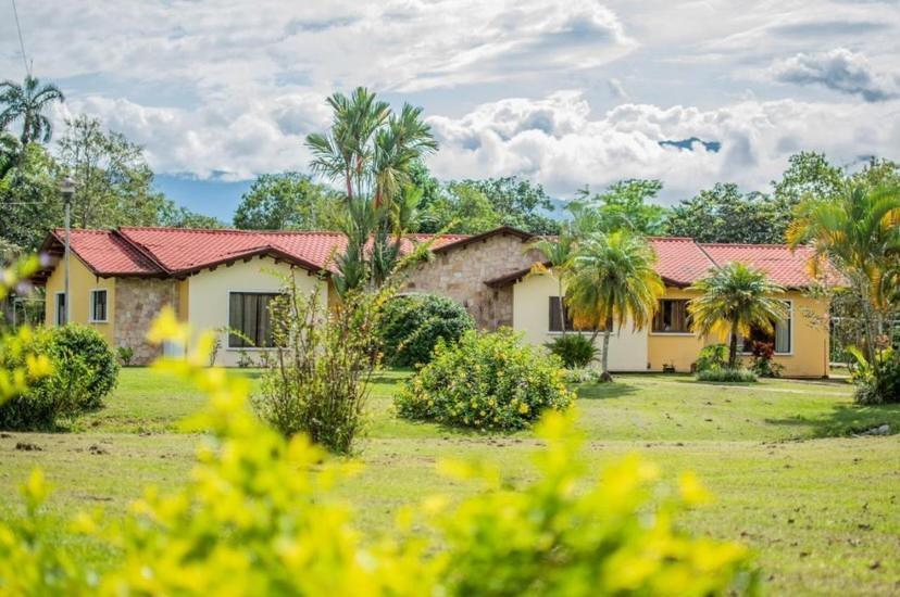 Linda Casa De Verano Con Amplias Zonas Verdes San Isidro De El General Екстер'єр фото